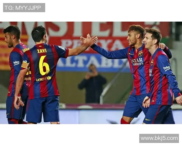 明星同框:演员与足球巨星的精彩合影瞬间展示魅力与风采 明星同框:演员与足球巨星的精彩合影瞬间展示魅力与风采