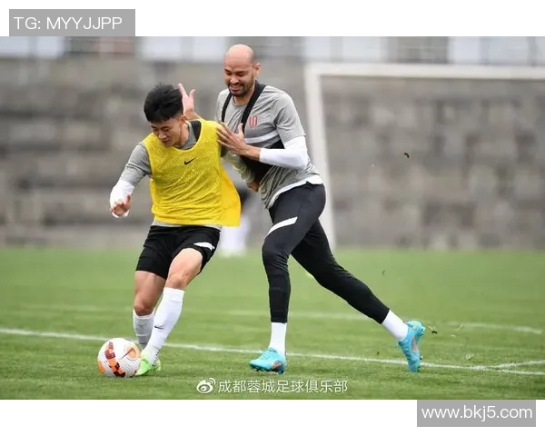 西安足球队在洲际杯中的默契配合与战术执行分析 西安足球队在洲际杯中的默契配合与战术执行分析