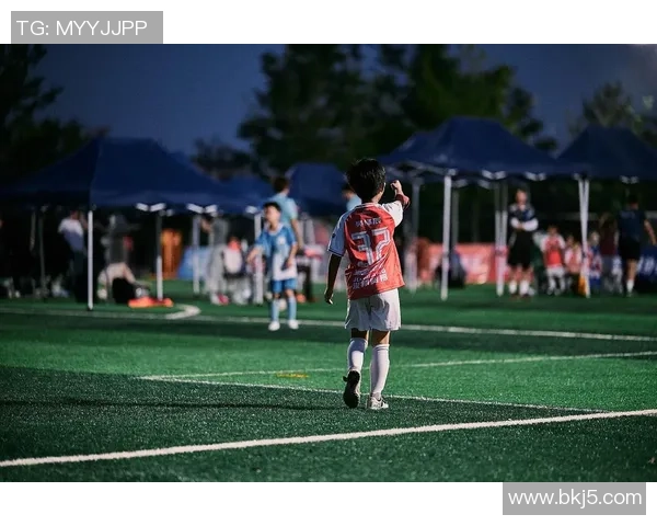 最美韩国足球明星的魅力与成就揭秘,盘点他们在绿茵场上的风采与影响力 最美韩国足球明星的魅力与成就揭秘,盘点他们在绿茵场上的风采与影响力