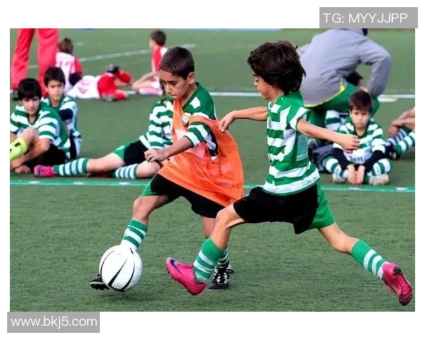足球明星与贫困儿童的梦想碰撞：一场改变命运的友谊之旅